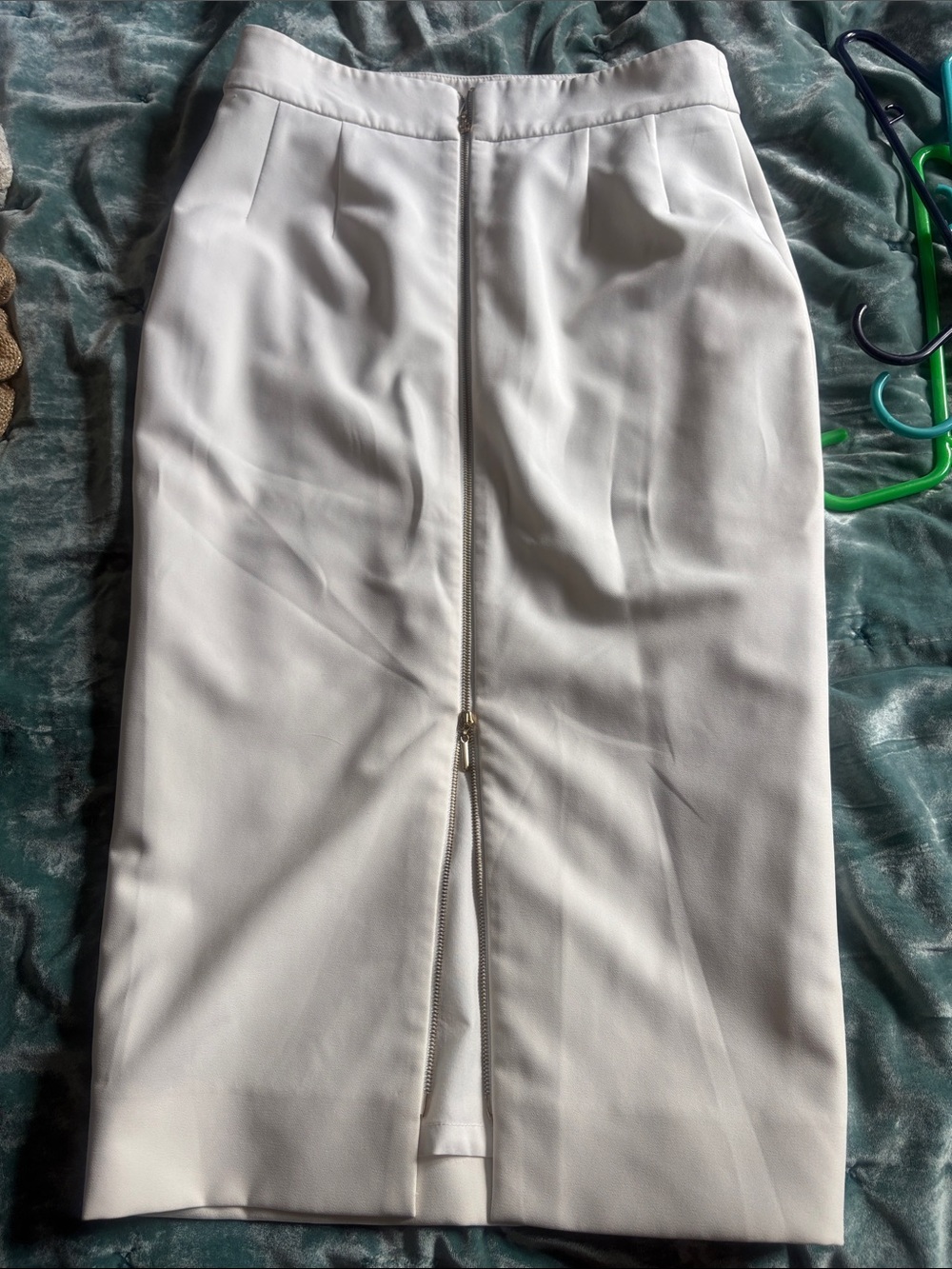 ANTONIO MELANI White Pencil Skirt with Center Back Zip